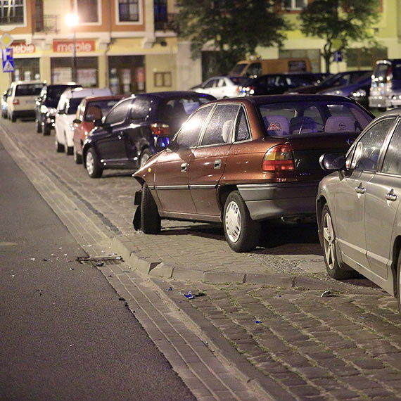 Pijany pirat zdemolowa kilka aut. Zabrao go pogotowie