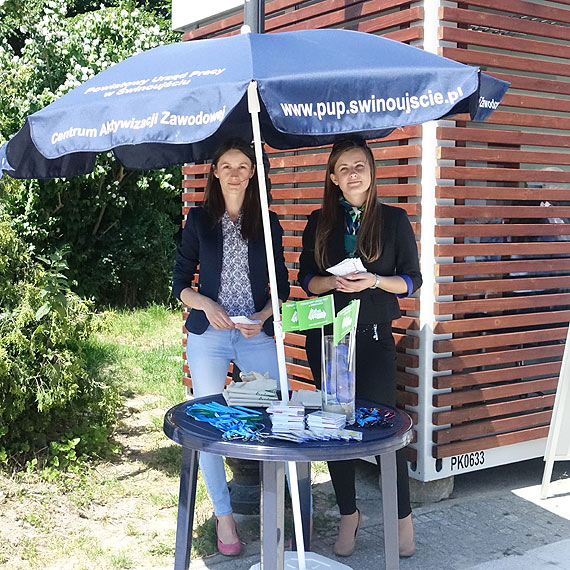 Szukasz pracy? Idź na promenadę. Punkt informacyjny Praca na Sezon i nie tylko już jest!