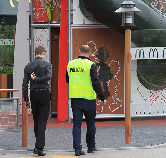 Bomba w McDonald's? Ewakuowano wszystkich pracownikw i klientw