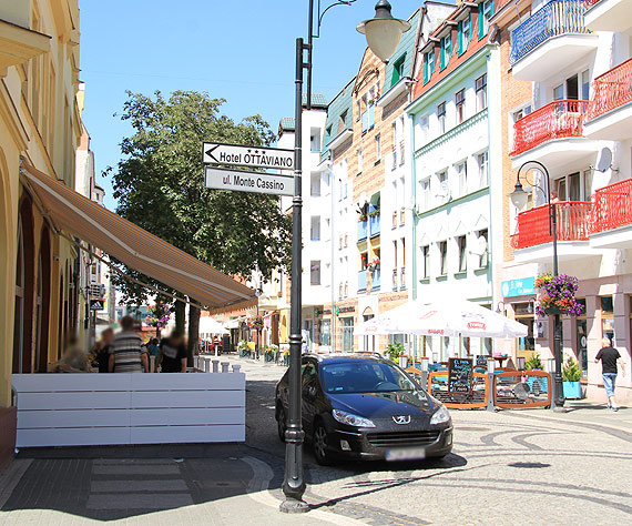 Bohaterów Września, jak sen szalonego architekta... Kto pozwala blokować chodnik?
