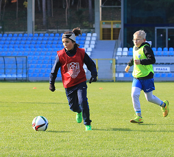 Sportowa sobota! Na boisku spotkali si nasi najmodsi pikarze!