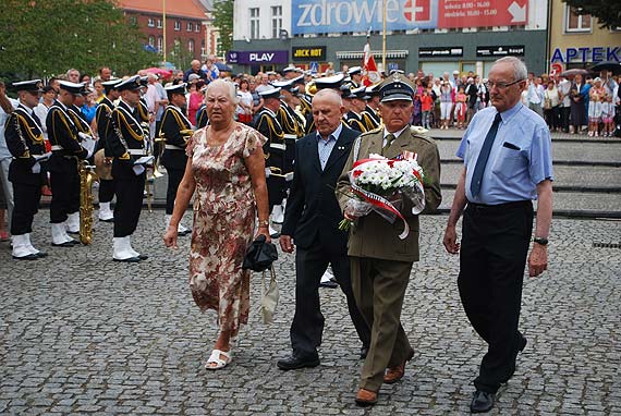 wito Wojska Polskiego w skwarze