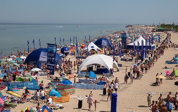 Baw się beztrosko i opalaj bezpiecznie – odwiedź rodzinną strefę zabaw Nivea w Świnoujściu