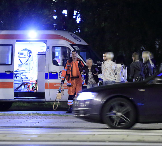 Skatowa kobiet przy skrzyowaniu Matejki z 11 Listopada