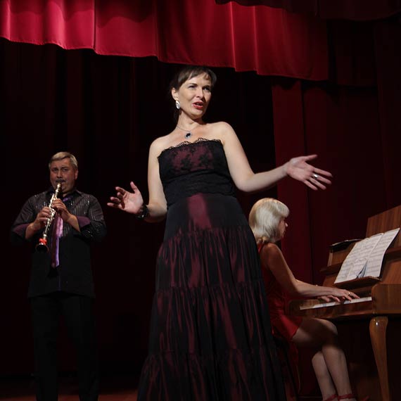 Grupa Music Flowers wystąpiła z przebojami operetkowej gali na Warszowie