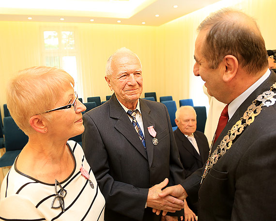 Przeżyli razem ze sobą 50 lat! Sześć par otrzymało medale na złote gody!