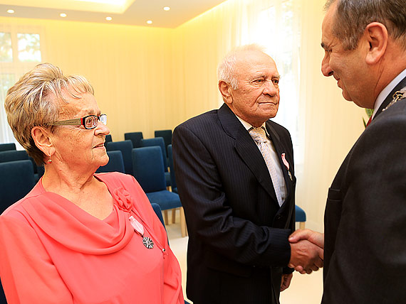 Przeżyli razem ze sobą 50 lat! Sześć par otrzymało medale na złote gody!