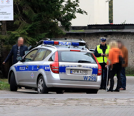 Bliskie spotkanie bmw i mercedesa... Kolizja zakończyła się dla 60-latka mandatem