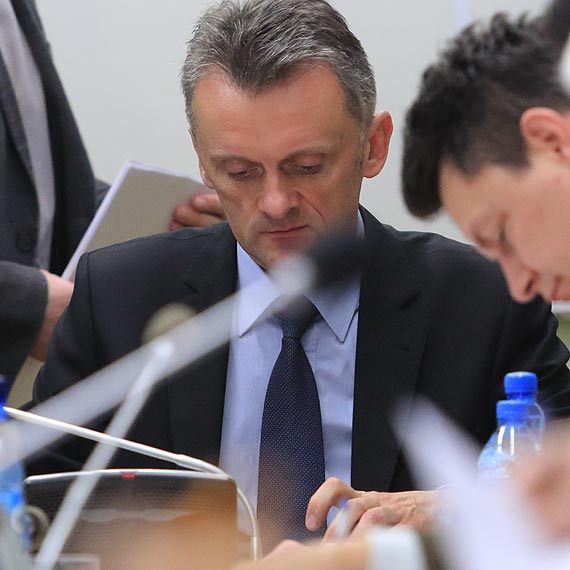W czarnym tunelu czy ze światełkiem…/?/