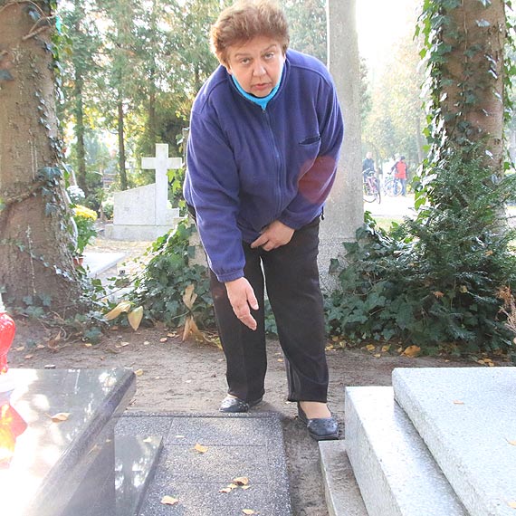 Na cmentarzu przy ulicy Karsiborskiej świąteczna mobilizacja. Ludzie i sprzęt gotowi na przyjęcie wzmożonego ruchu mieszkańców