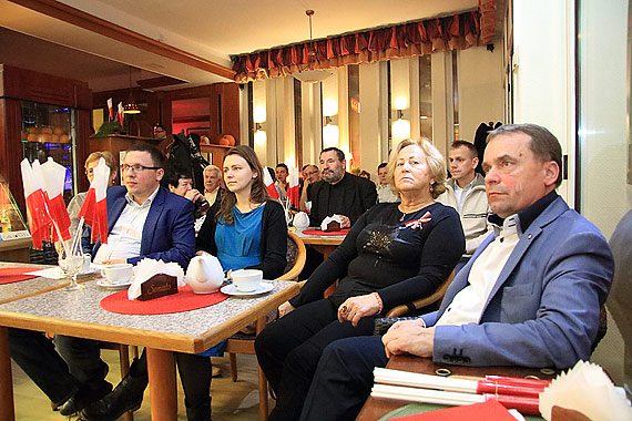 Pieśni patriotyczne wypełniły ich serca!