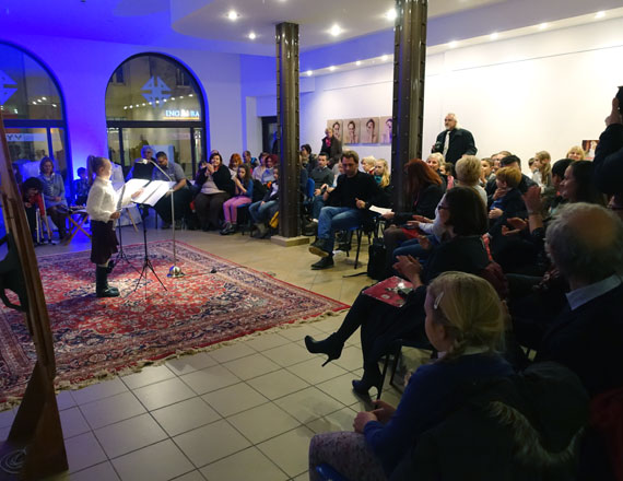 Dzieci zagrały nie tylko dzieciom. Wyjątkowy koncert w Miejscu Sztuki 44