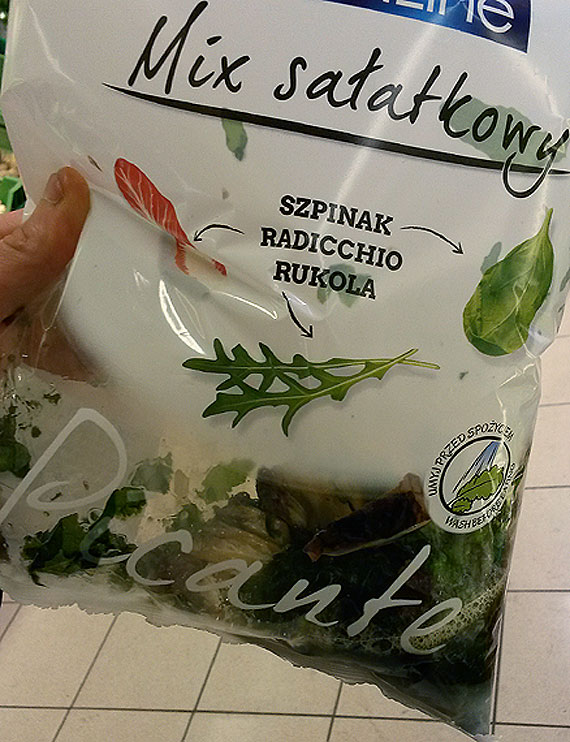 Od ponad tygodnia pyszna i "świeża" sałatka zalega na sklepowych półkach