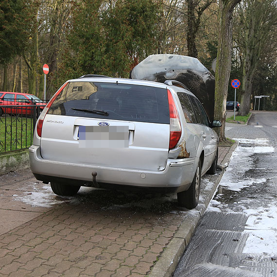 Nocny pożar forda na Paderewskiego. Sprawą zajęła się policja