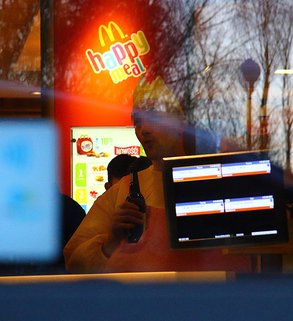 Osobliwe pozdrowienia, strój księżniczki i alkohol w McDonald's... Czyli wyjazd do Polski!