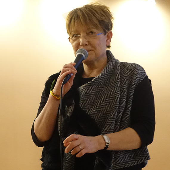 Lektorski spektakl Krystyny Czubówny zachwycił gości Miejskiej Biblioteki Publicznej