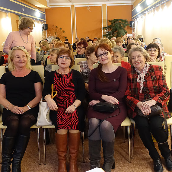 Lektorski spektakl Krystyny Czubówny zachwycił gości Miejskiej Biblioteki Publicznej