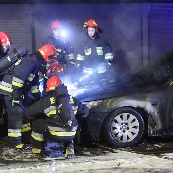 Seria podpale trwa? W nocy, przy ulicy Chopina spono czarne BMW. Zobacz film!