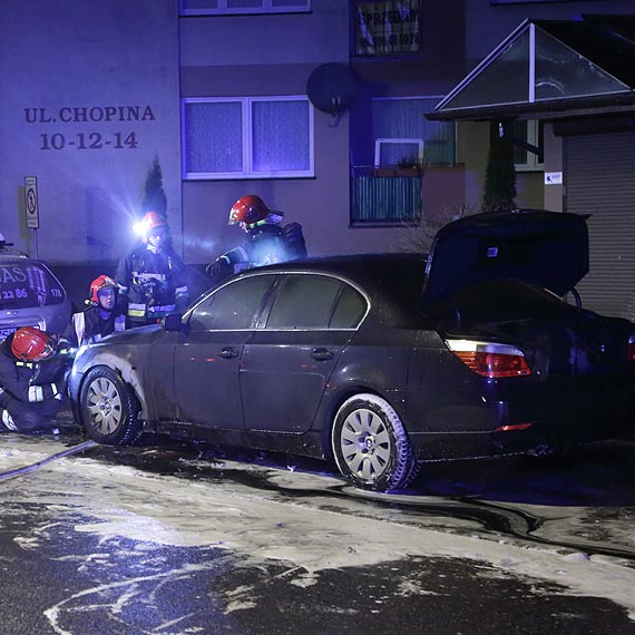 Seria podpale trwa? W nocy, przy ulicy Chopina spono czarne BMW. Zobacz film!