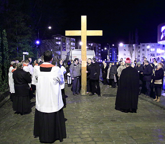 Od poniedziałku znaki Światowych Dni Młodzieży gromadzą wiernych Świnoujścia