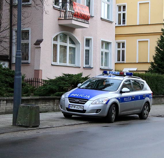 Chcieli się włamać do mieszkania przy Słowackiego! Policja prowadzi postępowanie