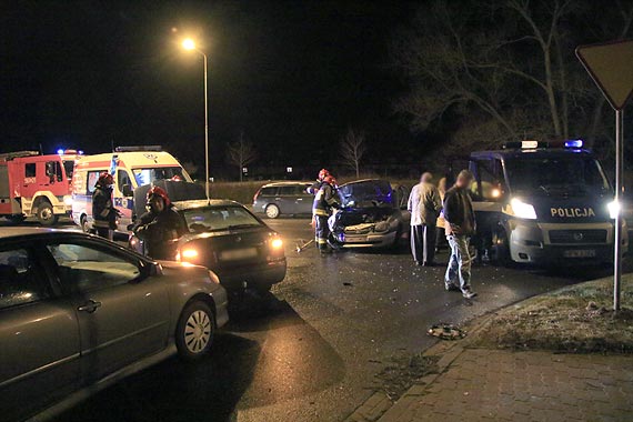 Na 11 Listopada zderzyły się 3 auta! Świadkowie: Słychać było tylko potworny huk!