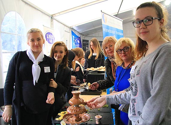 Bezrobotni poszukują pracy, czy wręcz odwrotnie? Zobacz jak przebiegły tegoroczne targi pracy!