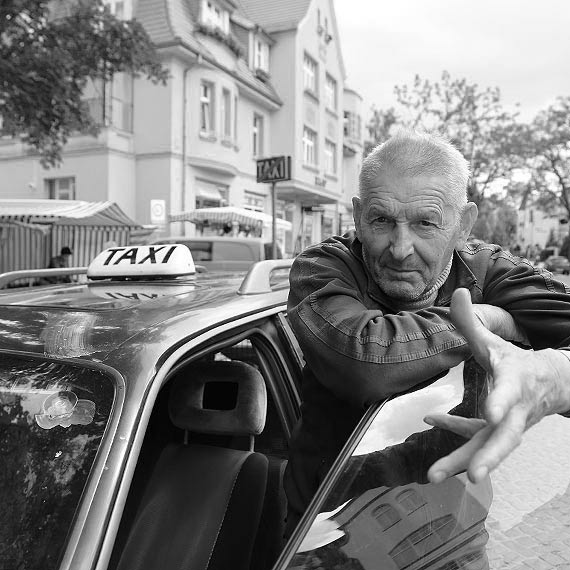 Pan Edward - najstarszy taksówkarz w Świnoujściu, odbył swój ostatni kurs... Zmarł w piątek o godzinie 11.00