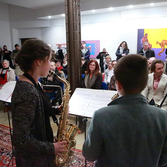 „Koncert na dwa gosy”- kolejny udany wystp instrumentalistw Pastwowej Szkoy Muzycznej w Miejscu Sztuki 44. Zobacz film! 