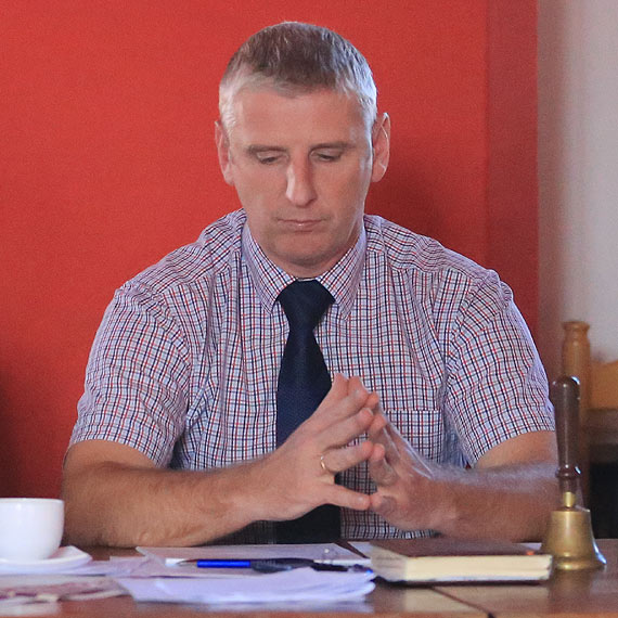Sekretarz zawiadamia, prokurator umarza a Burmistrz nie ma świadomości