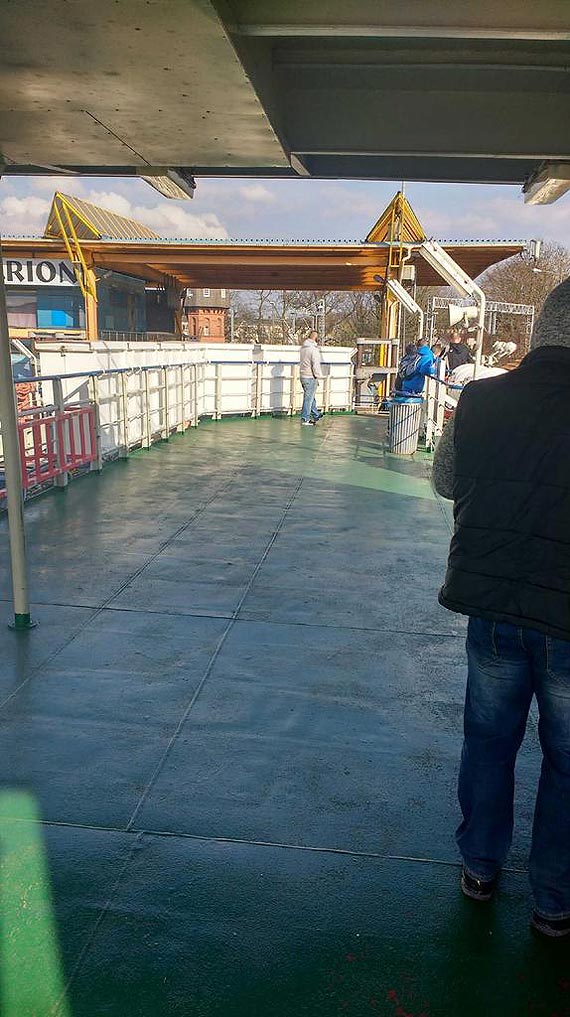 Czytelnik: Pokady widokowe na promach - miejsca wycznie stojce. Chyba winoujcie sta na par gupich awek