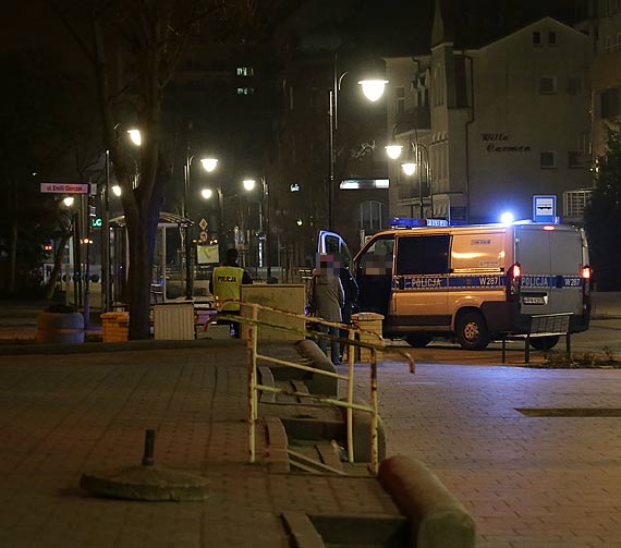 40-latka wywołała awanturę w sklepie, bo nie sprzedano jej alkoholu! Policjanci ostudzili jej temperament mandatem