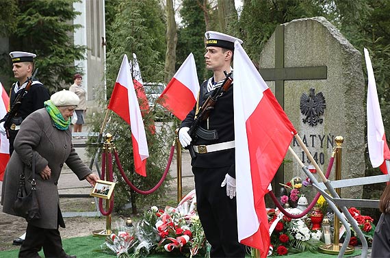 Zobacz jak w winoujciu uczcili pami ofiar katastrofy lotniczej pod Smoleskiem!