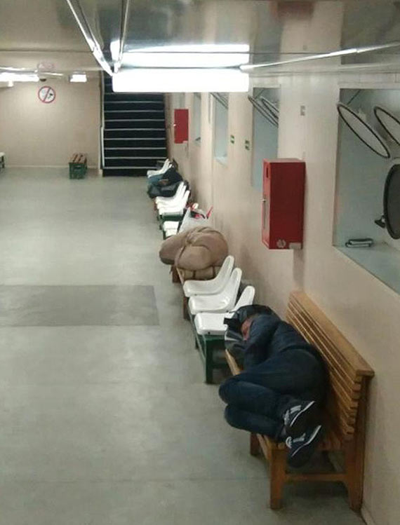 "Trzech krli pi..."- Czytelniczka o kloszardach pod pokadem Bielika