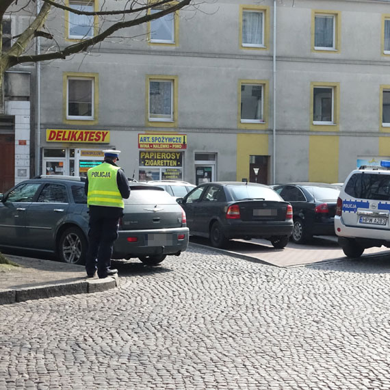 Kolejny drogowy ignorant! Mistrz kierownicy na kilka godzin zablokowa Plac Sowiaski! Do akcji wkroczya policja