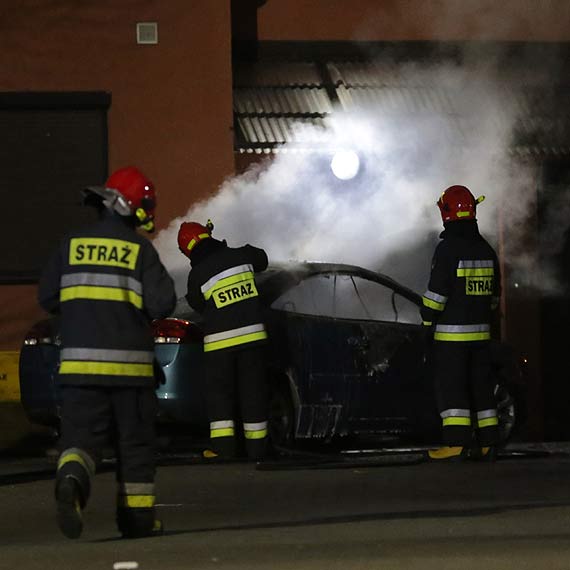 Nocny poar na Chrobrego. Ford Focus spon doszcztnie!