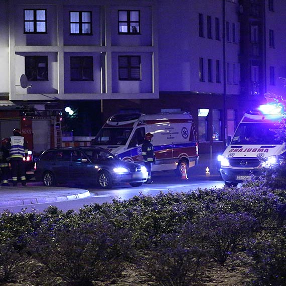 Mczyzna lea na chodniku w centrum miasta. Potrzebna bya interwencja straakw