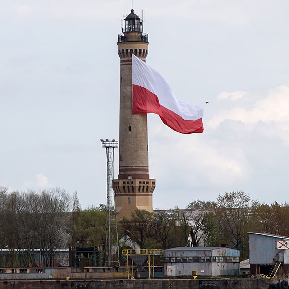 wIRy wyruszaj na wycieczk. Tym razem cel to podziemne miasto i latarnia