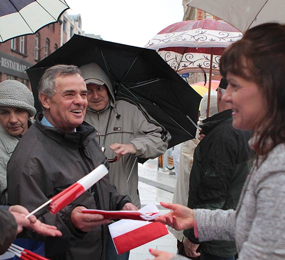 Bd dumny wywie flag! PO wraz z Modymi Demokratami bdzie ju jutro o godzinie 16.00, rozdawa flagi Polski!