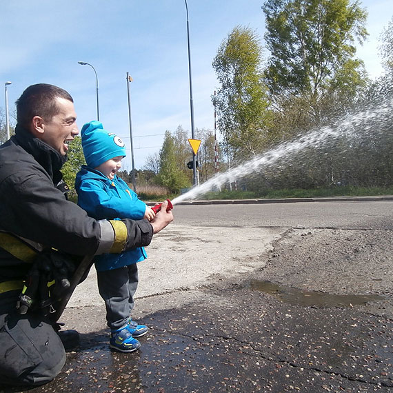 Przedszkolaki odwiedziy straakw z Warszowa