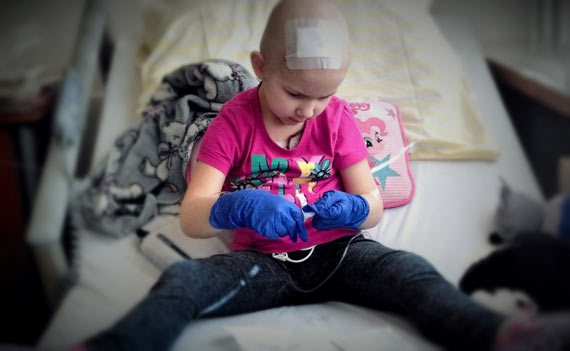 Marysia w czerwcu kończy 6 lat. Nie do końca rozumie, jak bardzo jest chora. Chcesz jej pomóc? Wyślij SMS o treści S 4166 na numer 72 365!