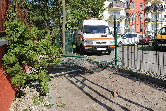 Wystraszeni złodzieje uciekli. Wcześniej próbowali ukraść auto