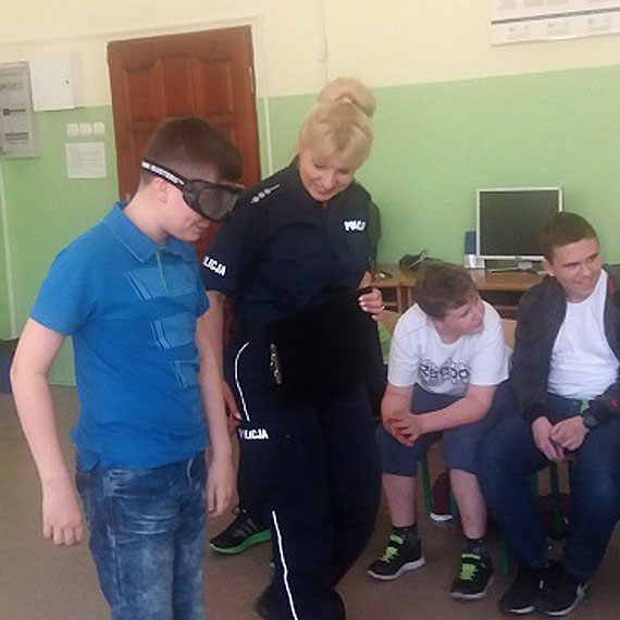 Jak wyglda wiat po narkotykach? Dziki narkogoglom dowiedzieli si o tym uczniowie gimnazjw