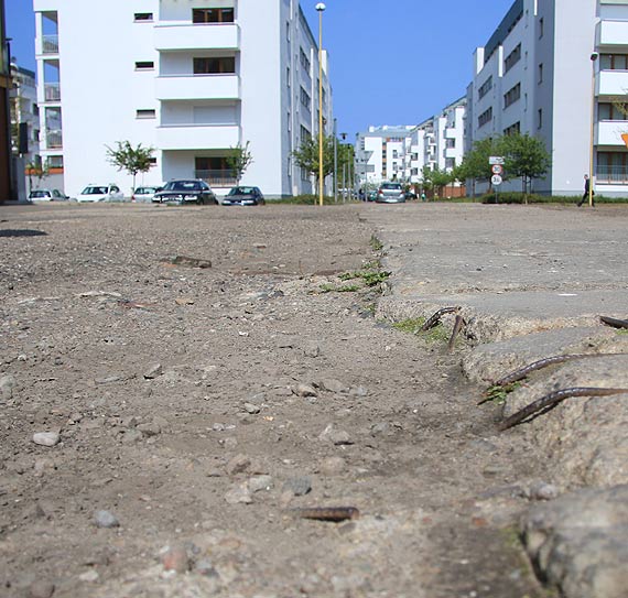 Czytelnik: Wystajce prty zbrojeniowe i pyty w fatalnym stanie - czyli witamy na Chemoskiego...