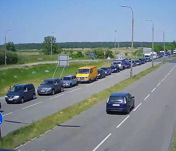 Długi weekend za pasem. Turyści stoją w gigantycznych kolejkach!
