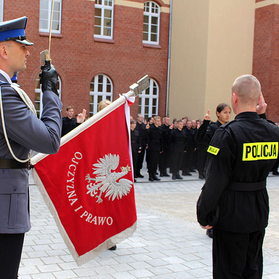 Kolejni nowi policjanci złożyli ślubowanie. KMP w Świnoujściu zasili jeden funkcjonariusz
