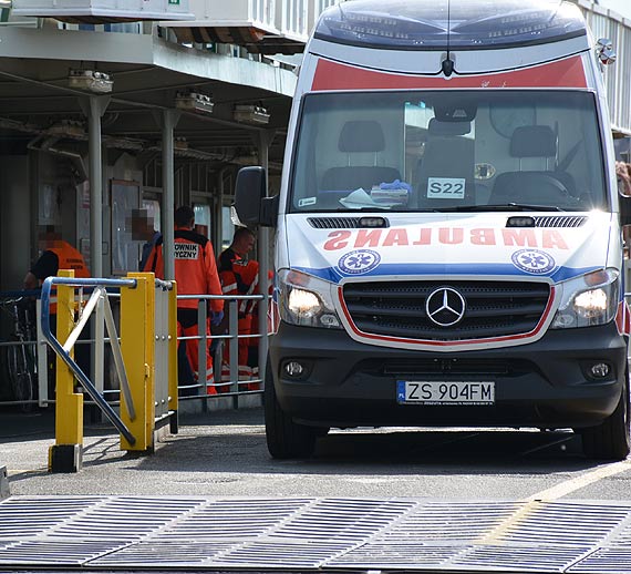 Wyrwali mężczyznę z objęć śmierci! Ratownicy medyczni i lekarz walczyli o życie 60-latka na promie!