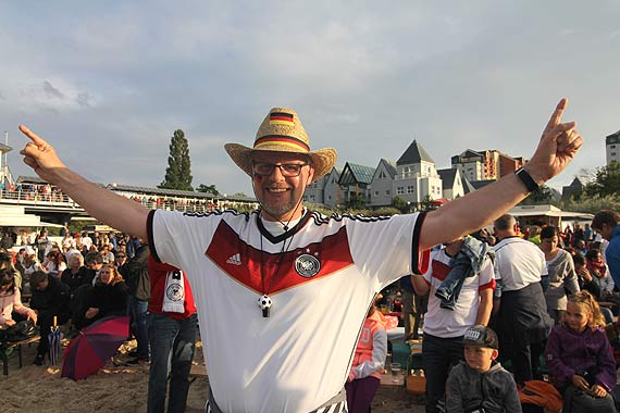 Niemcy w półfinale Euro 2016. Plażowa strefa kibica szaleje!