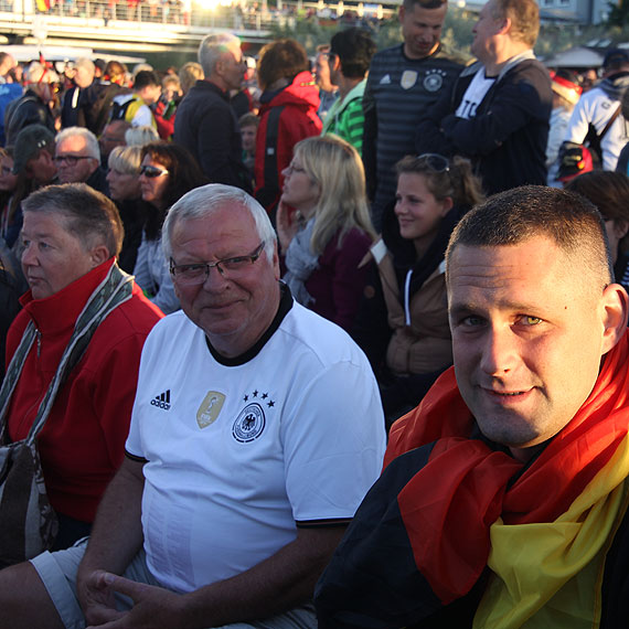 Francja wyeliminowała Niemcy z Euro 2016. Obejrzyjcie relację z plażowej strefy kibica w Heringsdorf!