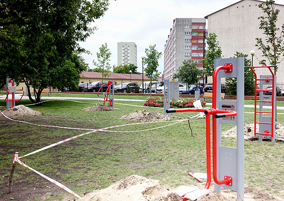 Przy Malczewskiego powstaje kolejna siłownia pod chmurką! Już od soboty poćwiczycie na siedmiu urządzeniach!